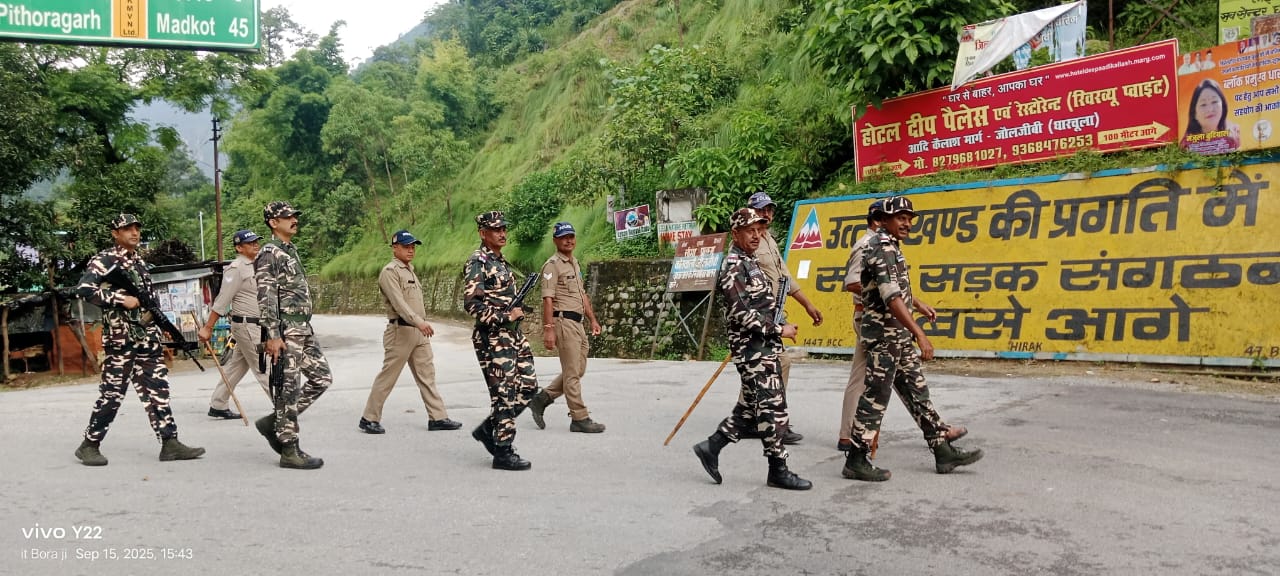 जौलजीवी में पुलिस-SSB का सघन चेकिंग ऑपरेशन, संदिग्धों पर पैनी नज़र