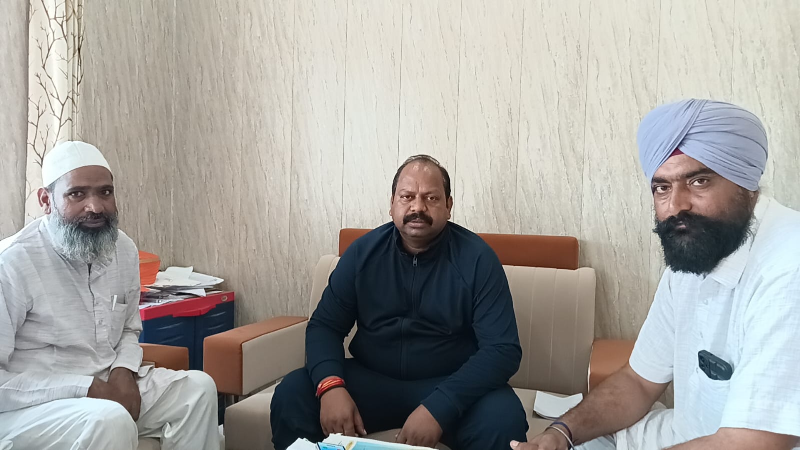 उधम सिंह नगर जिला पंचायत अध्यक्ष अजय मौर्या जी ने अपने निवास पर लोगों की समस्याएं सुनी कैंप लगाया