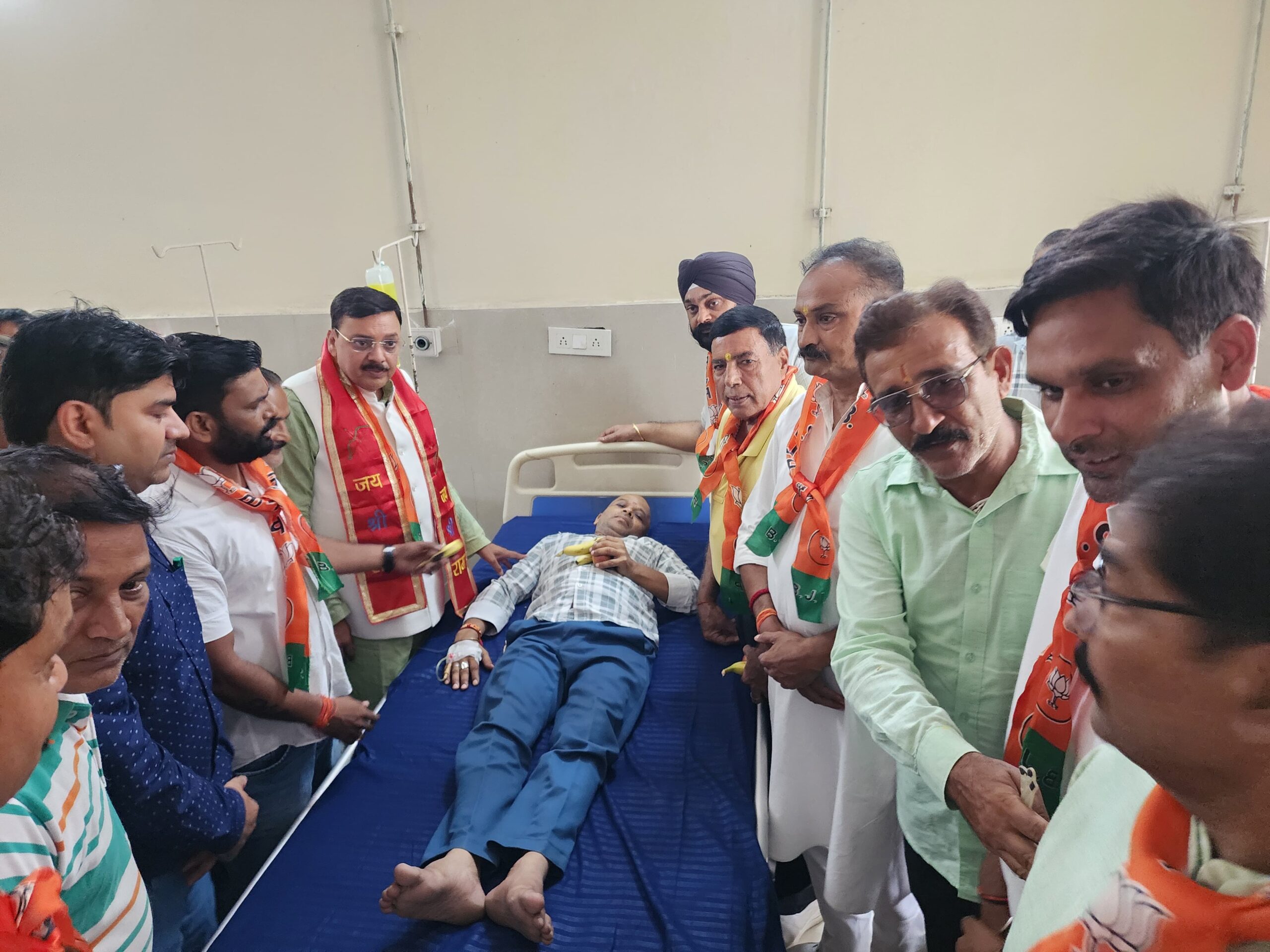 प्रधानमंत्री नरेंद्र मोदी के 75वें जन्मदिवस पर सेवा पखवाड़े का हुआ शुभारंभ, भाजपा कार्यकर्ताओं ने बांटे फल
