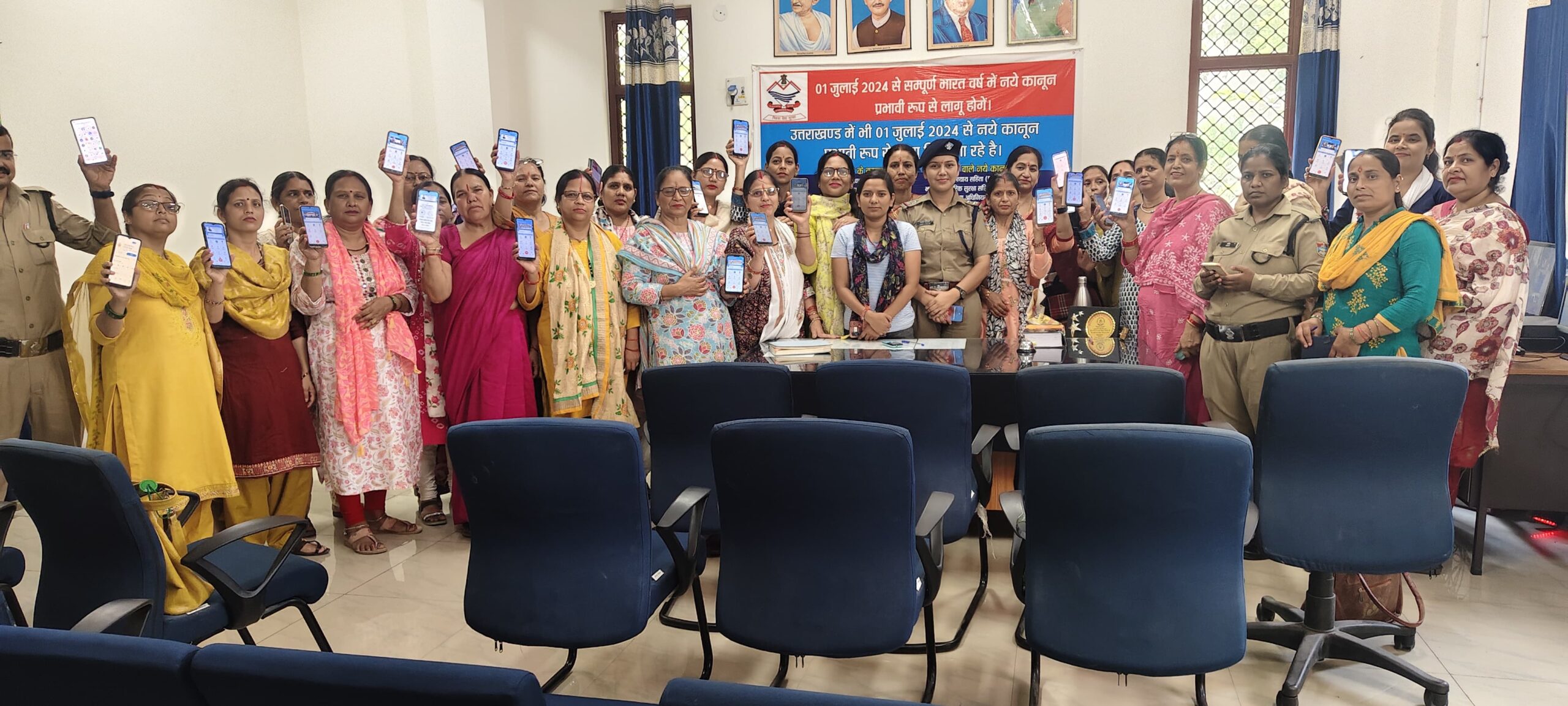 महिलाओं एवं युवतियों को गौरा शक्ति मॉड्यूल की जानकारी देकर कराया गया मोबाइल में रजिस्ट्रेशन