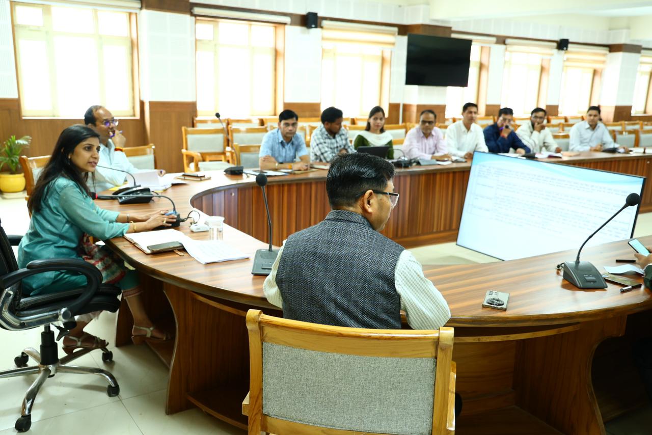 शत-प्रतिशत डोर-टू-डोर कूड़ा कलेक्शन और स्रोत पर कूड़ा संग्रहण सुनिश्चित करें सभी निकाय–जिलाधिकारी