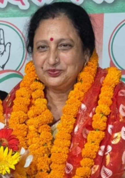 उत्तराखंड प्रदेश महिला कांग्रेस कमेटी की वरिष्ठ उपाध्यक्ष, और पूर्व पालिका अध्यक्ष श्रीमती मीना शर्मा ने पूर्व विधायक राजकुमार ठुकराल द्वारा रमपुरा के एक दलित समाज के युवा मोहित कोली के साथ की गई अभद्रता और मारपीट की कड़े शब्दों में निंदा की है, श्रीमती शर्मा ने प्रेस को जारी अपने एक बयान में कहा है कि पूर्व विधायक राजकुमार ठुकराल अपनी इन हरकतों से हमेशा सुर्खियों में रहे हैं,और इसका खामियाजा भी उन्होंने भुगता है,उन्होंने हमेशा गरीबों, दलितों और विशेष कर महिलाओं का लगातार अपमान किया है,और यह किसी भी दशा में क्षमा योग्य नहीं है, श्रीमती शर्मा ने कहा कि रमपुरा की यह घटना बहुत ही दुर्भाग्यपूर्ण है, और वह पुलिस प्रशासन से मांग करती हैं कि इसकी निष्पक्ष जांच होनी चाहिए और पूर्व विधायक राजकुमार ठकराल के खिलाफ कड़ी से कड़ी कार्रवाई की जानी चाहिए।