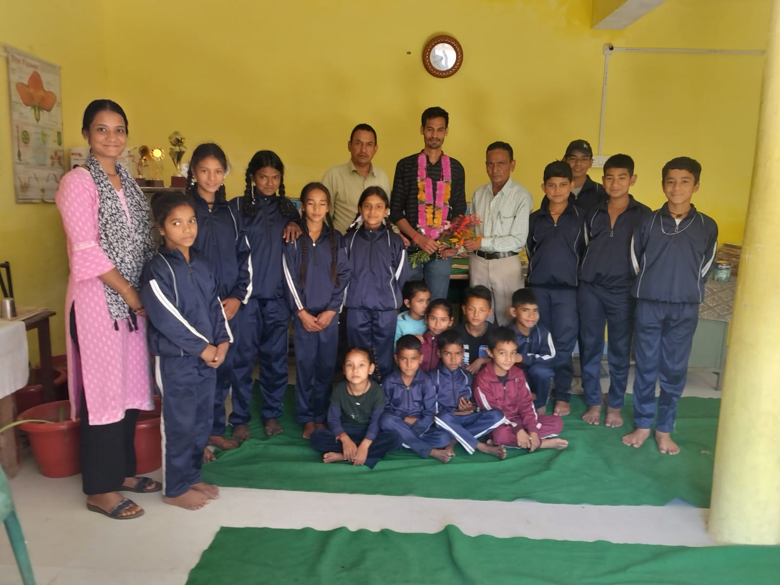 ग्राम कोठी के लाल पुनीत रावत का रेलवे विभाग में अवर अभियंता पद पर चयन गुरुजनों से लिया आशीर्वाद,विद्यालय में हुआ भव्य स्वागत