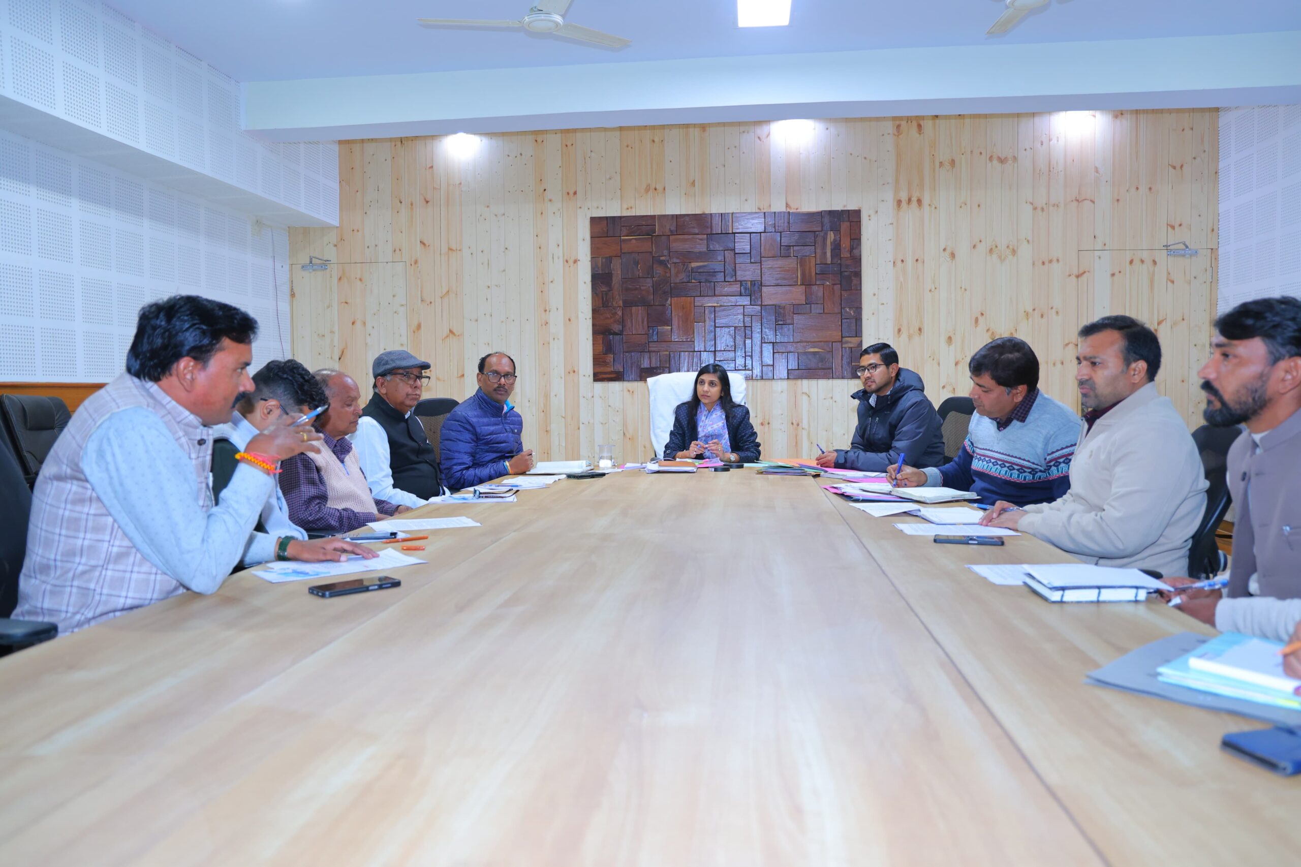 जिलाधिकारी ने अनुसूचित जाति एवं अनुसूचित जनजाति की समस्याओं की त्वरित कार्रवाई के संबंध में विस्तृत समीक्षा की