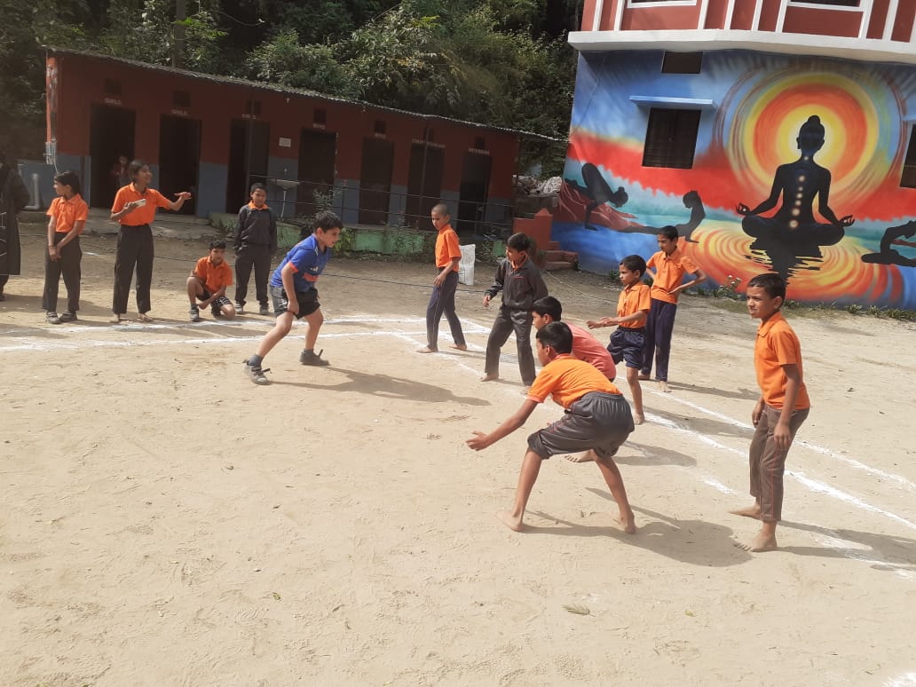 शाश्वत धाम शिक्षा निकेतन में चार दिवसीय खेल महोत्सव का भव्य शुभारंभ