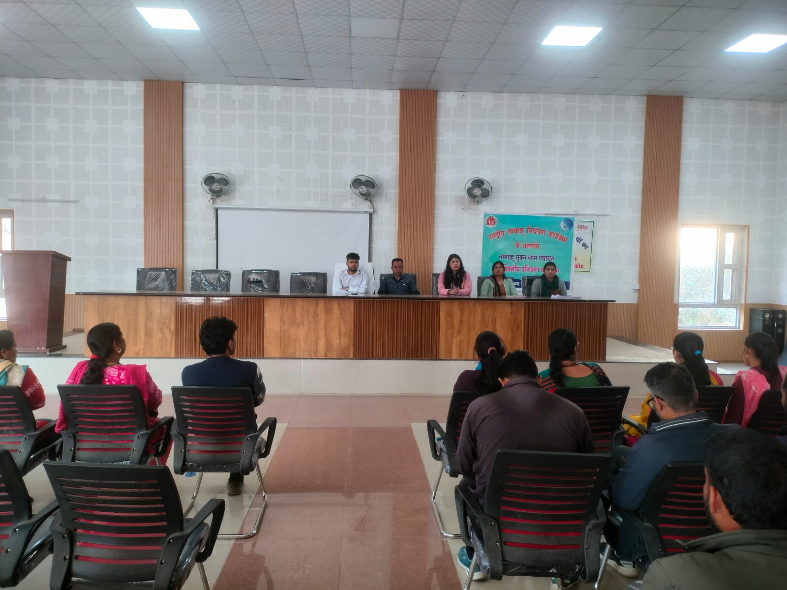 तंबाकू मुक्त गांवों की ओर कदम-स्वास्थ्य विभाग ने ग्राम पंचायत प्रतिनिधियों को दिया प्रशिक्षण