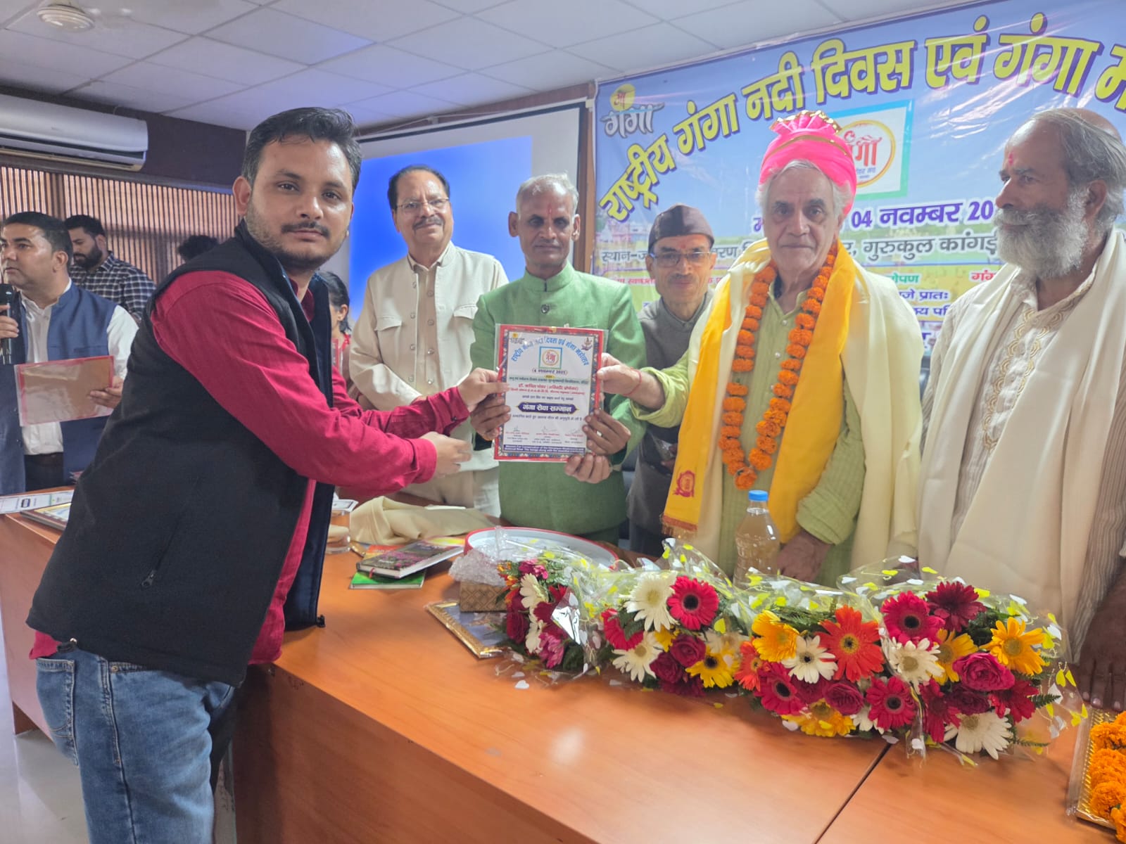 राष्ट्रीय गंगा दिवस पर गंगा सेवा सम्मान से सम्मानित हुए एचएनबी गढ़वाल विश्वविद्यालय के प्रो.कपिल देव पंवार