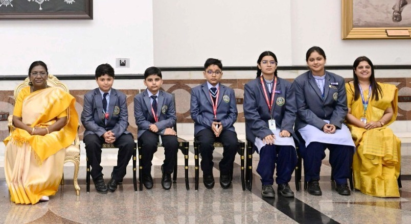 बाल दिवस पर राष्ट्रपति से मिले जेसीज के छात्र