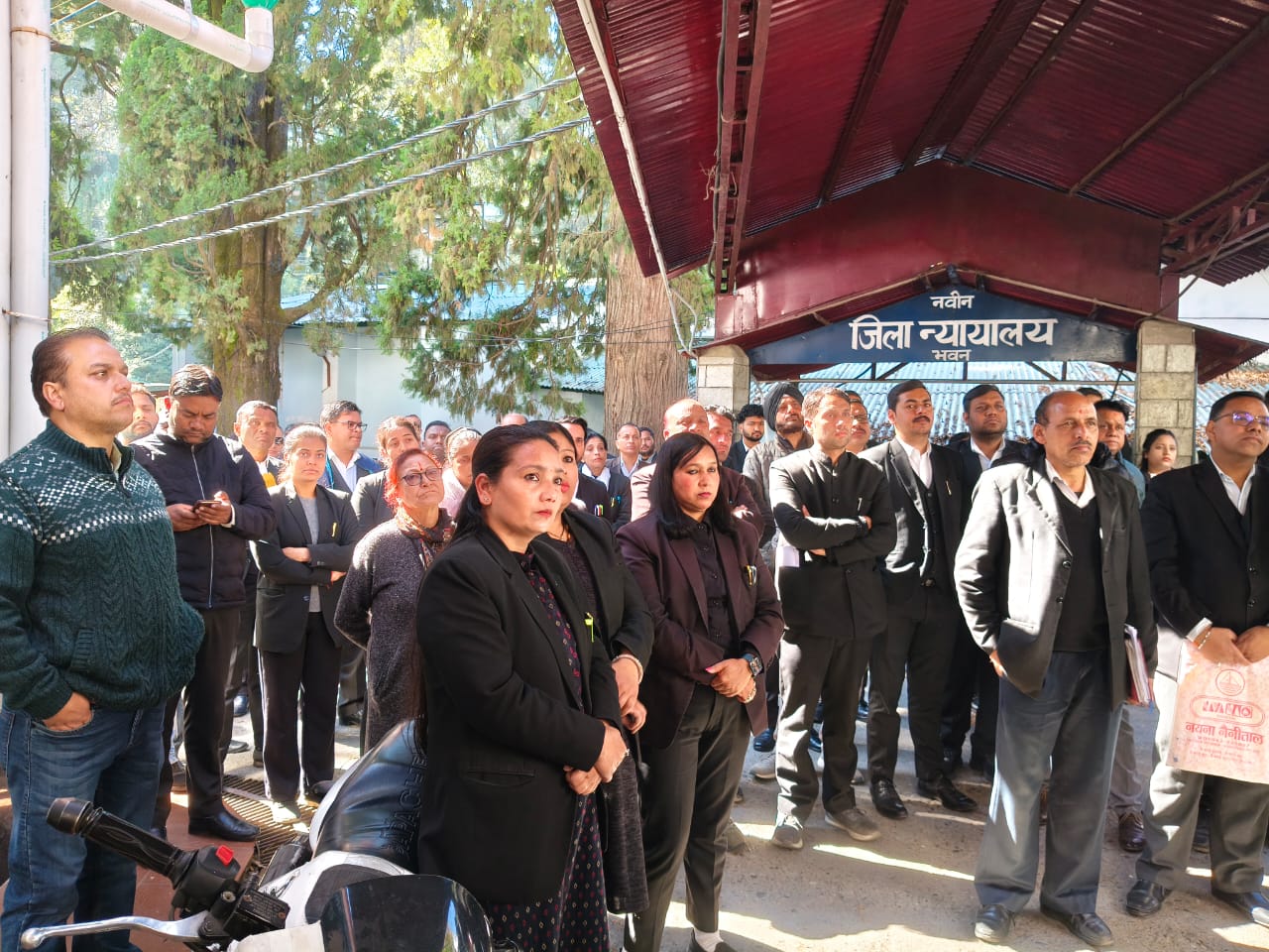 नैनीताल में अधिवक्ताओं का पूर्ण कार्य बहिष्कार, बार काउंसिल के आवाहन पर न्यायिक कार्य ठप।
