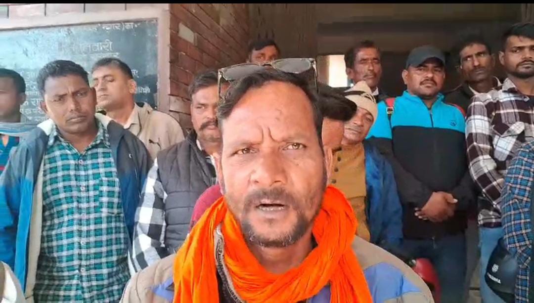 सरपुड़ा बग्घा 54 में रहने वाले छोटे किसानों का धान नहीं तुलने से किसान हुए परेशान।