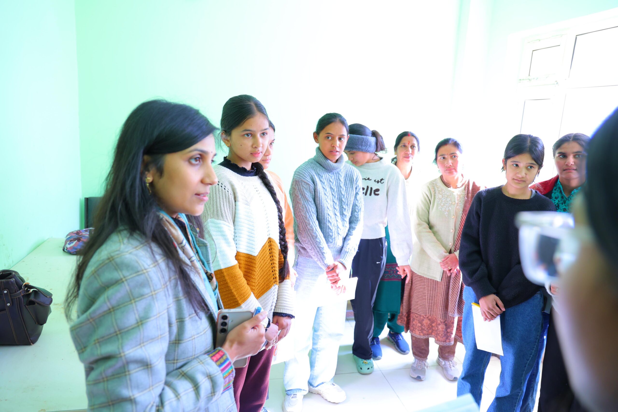 जिलाधिकारी ने बच्चों से साझा किया अनुभव,पुलिस व आपदा प्रबंधन भ्रमण के भी निर्देश