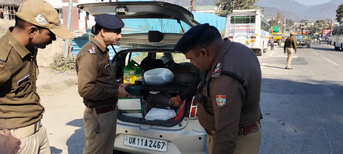 पौड़ी पुलिस का सघन जांच अभियान अंतर्राज्यीय व अंतर्जनपदीय बैरियरों पर कड़ी निगरानी,संदिग्धों पर पैनी नजर