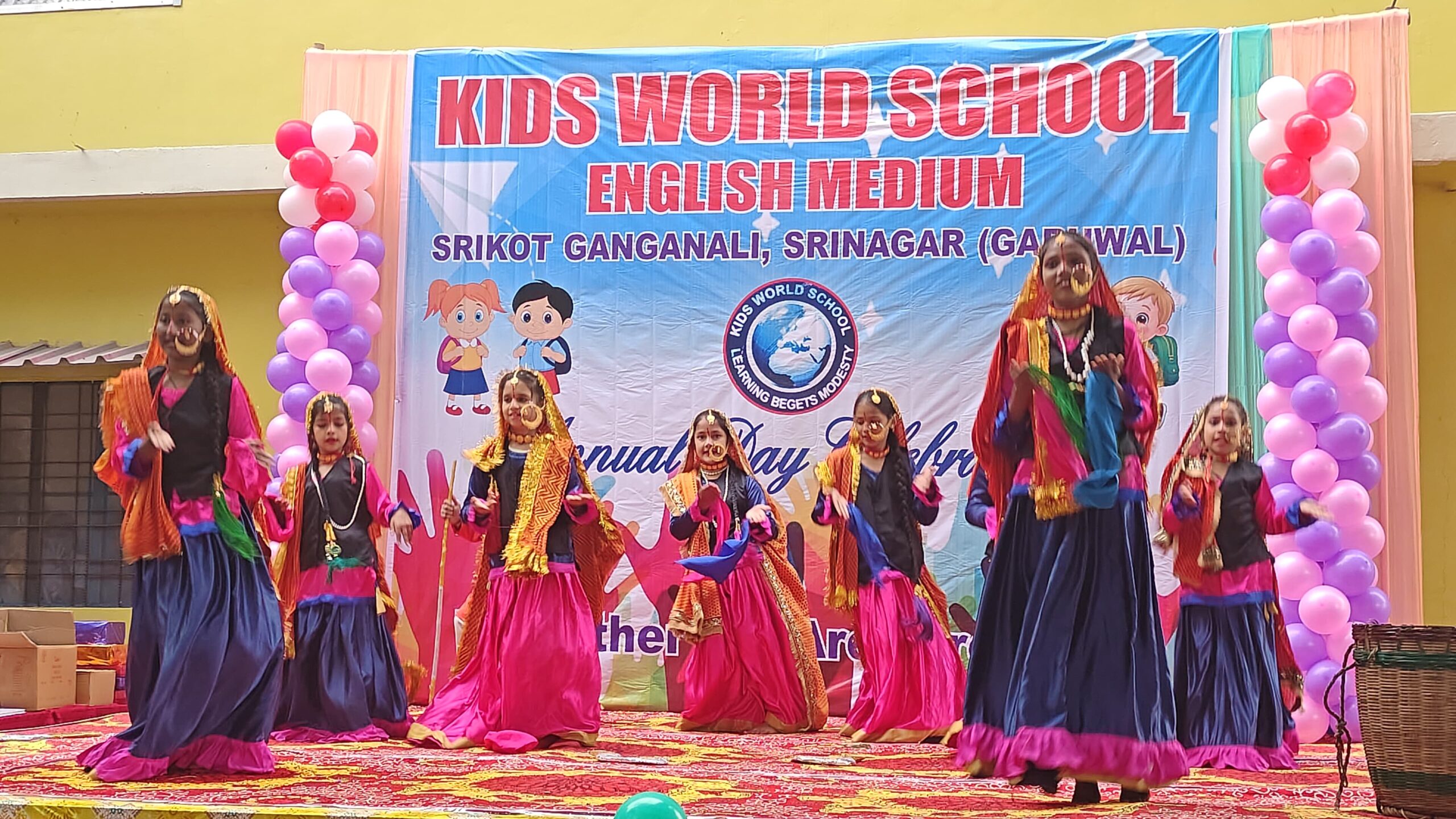 किड्स वर्ल्ड विद्यालय का वार्षिक उत्सव सृजन भव्यता से संपन्न-सांस्कृतिक छटा,सृजनात्मक प्रतिभा और उत्साह से महका पूरा परिसर