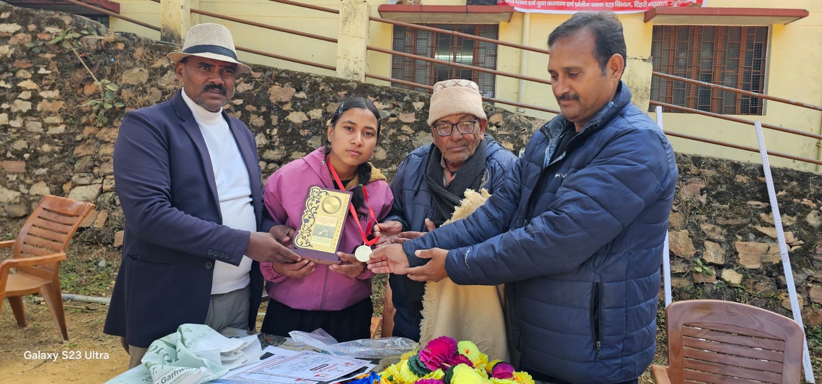 बालिकाओं के क्रिकेट में राष्ट्रीय चयन पर संस्थापक ने किया सम्मानित