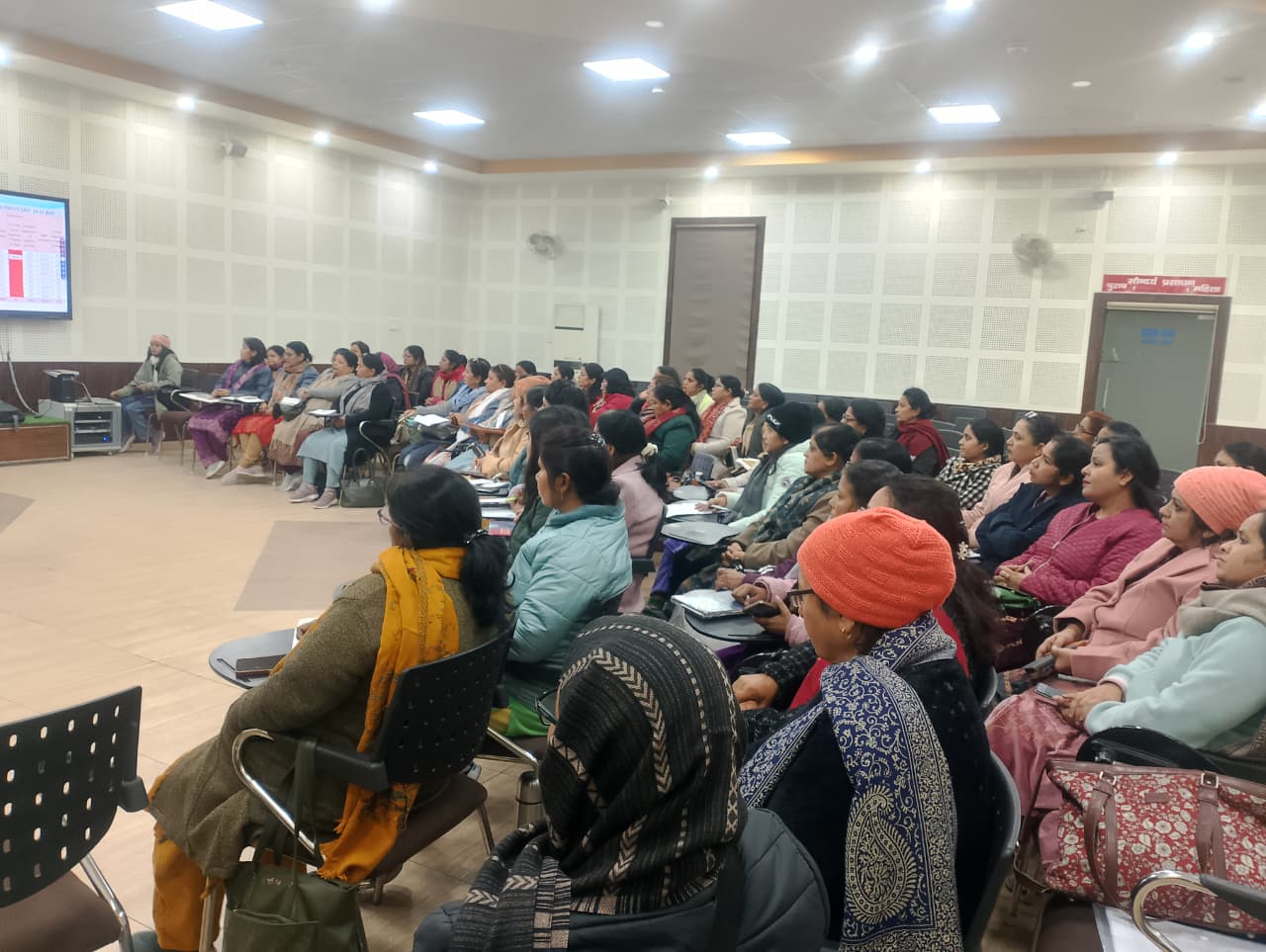 प्रधानमंत्री मातृवंदन योजना पर सीडीओ दिवेश शाशनी हुए गंभीर