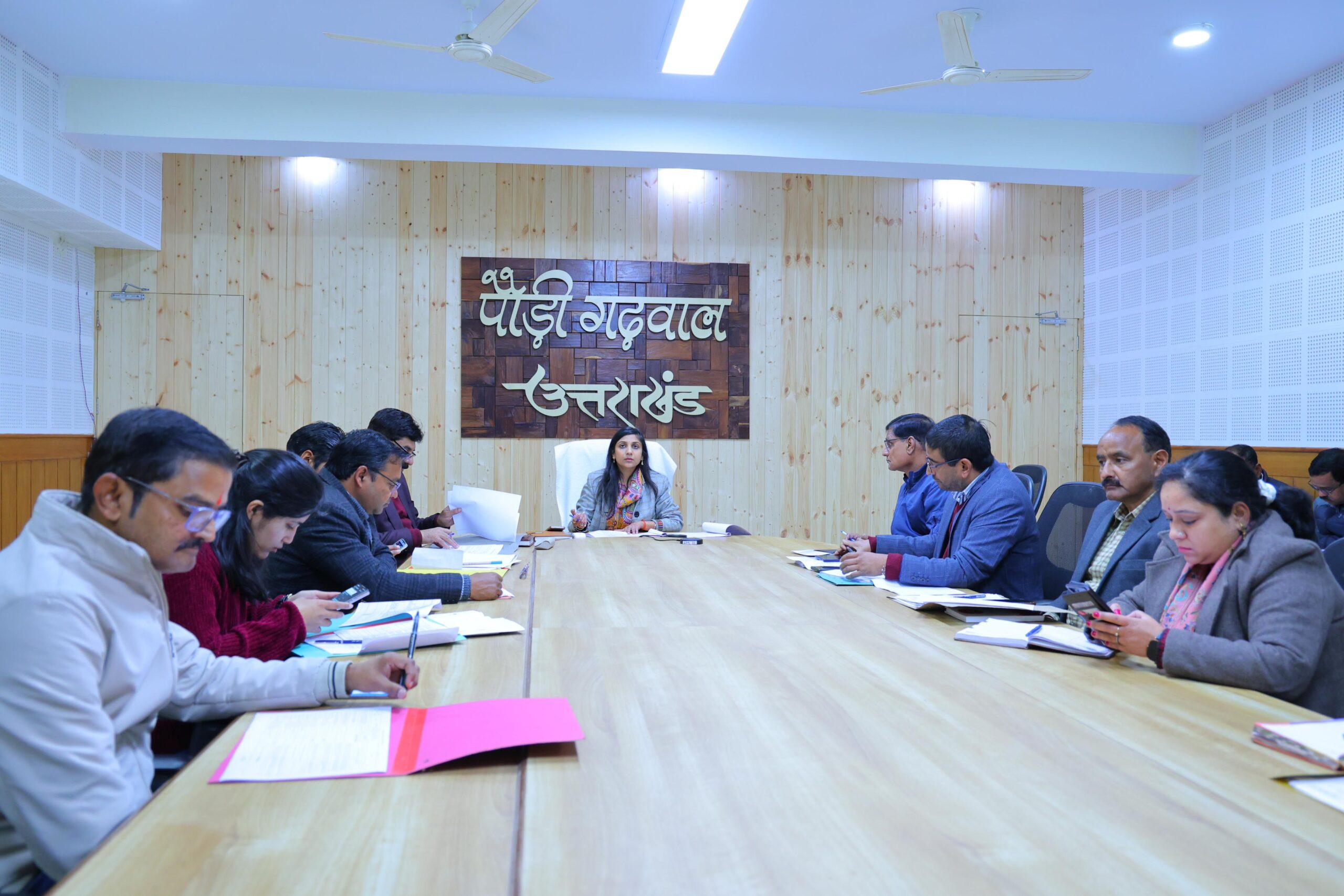36 दिन से अधिक लंबित शिकायतों का त्वरित निस्तारण सुनिश्चित किया जाय–जिलाधिकारी