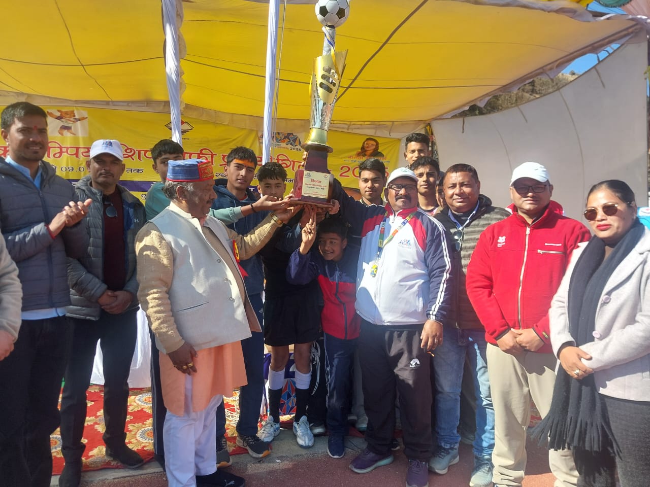 रांसी स्टेडियम में विधायक चैम्पियनशिप ट्रॉफी का समापन,विजेताओं को मिले मेडल
