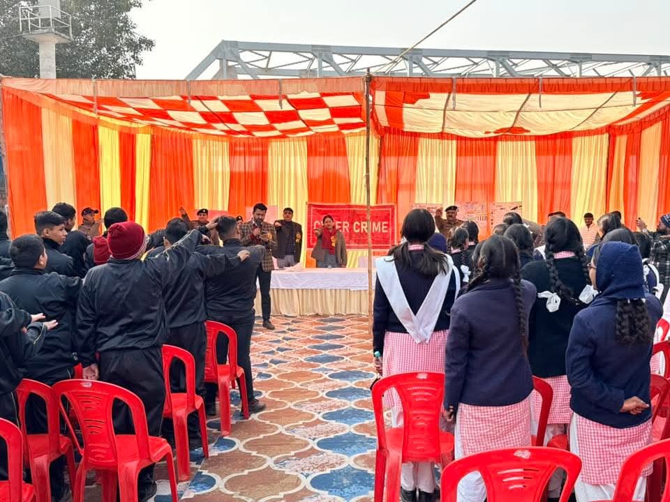 श्रीनगर में सड़क सुरक्षा माह के तहत जन-जागरूकता कार्यक्रम