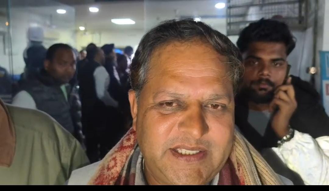 महापौर ने अस्पताल पहुँचकर जाना घायल पार्षद सौरभ बेहड़ का हाल