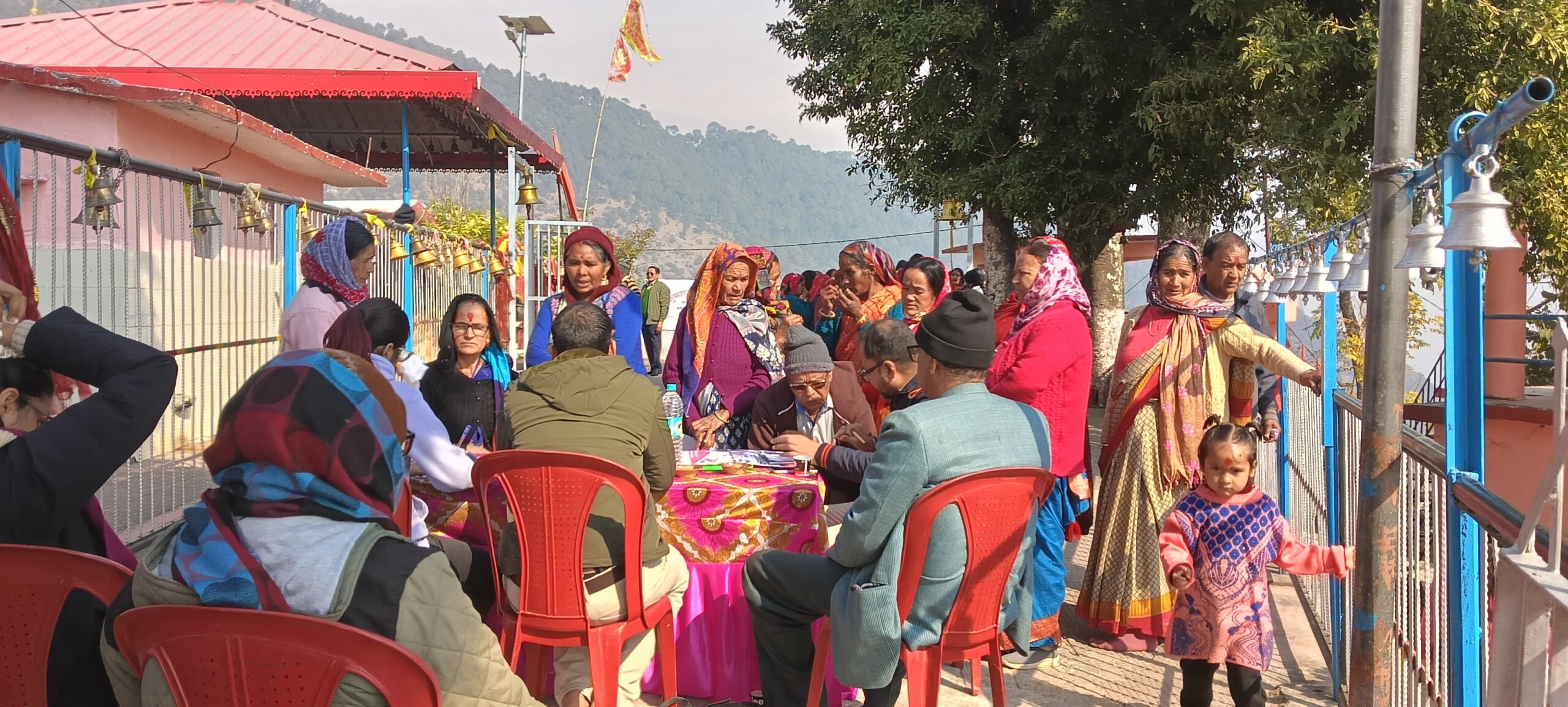 मेडिकल कॉलेज श्रीनगर ने लगाया कुमड़ी गांव में निःशुल्क स्वास्थ्य शिविर,200 से अधिक ग्रामीणों को मिला उपचार और परामर्श