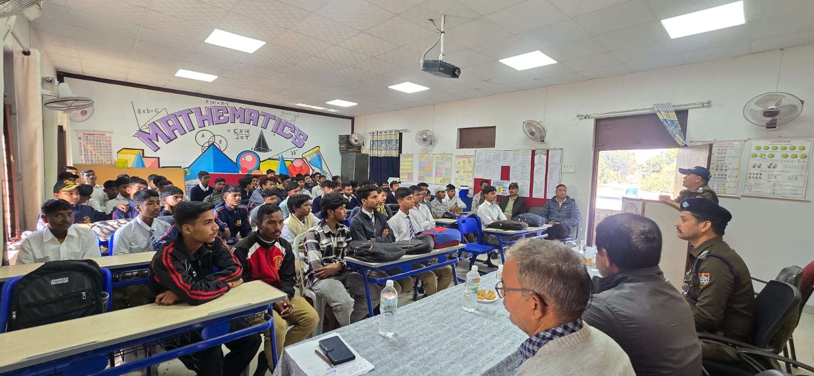 राष्ट्रीय सड़क सुरक्षा सप्ताह में पुलिस का जागरूकता अभियान