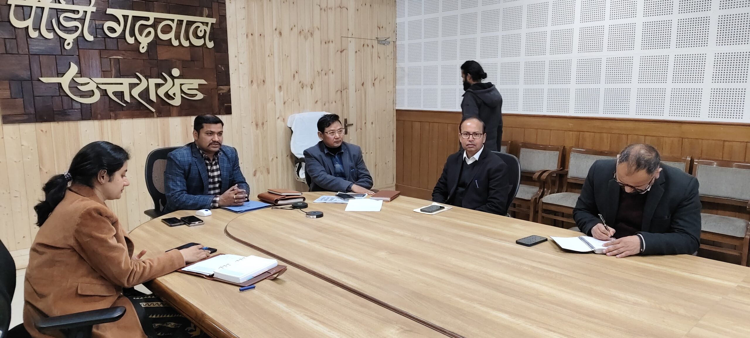 लीसा विदोहन से ग्रामीण आर्थिकी को मिलेगी मजबूती,वनाग्नि रोकथाम में भी मिलेगी प्रभावी सहायता