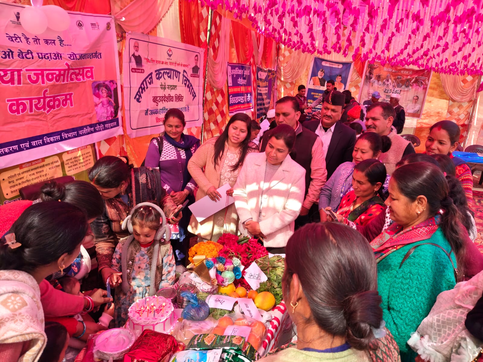 थलीसैंण के कफलगांव में प्रशासन उतरा जनता के द्वार-53 शिकायतें दर्ज,50 का मौके पर समाधान,512 ग्रामीणों ने उठाया लाभ
