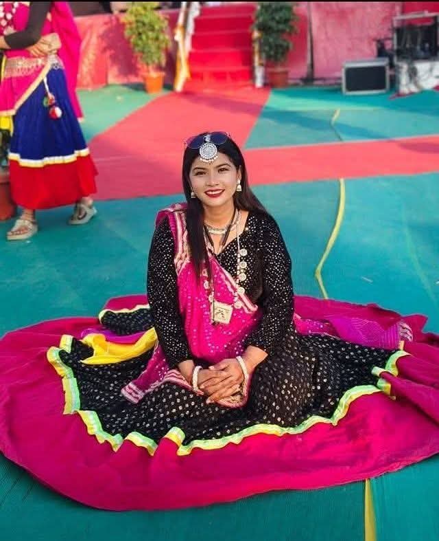 नानकमत्ता में दर्दनाक सड़क हादसा: थारू जनजाति की लोक गायिका रिंकू राणा की मौत, क्षेत्र में छाया मातम।