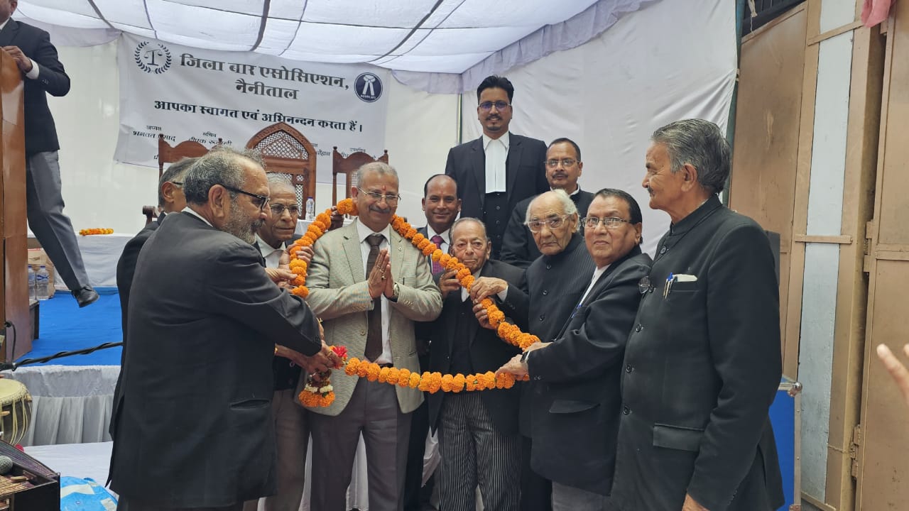 नैनीताल बार में वरिष्ठ अधिवक्ताओं का सम्मान 50 वर्ष की वकालत पूरी करने पर न्यायमूर्ति आलोक मेहरा ने किया अभिनंदन