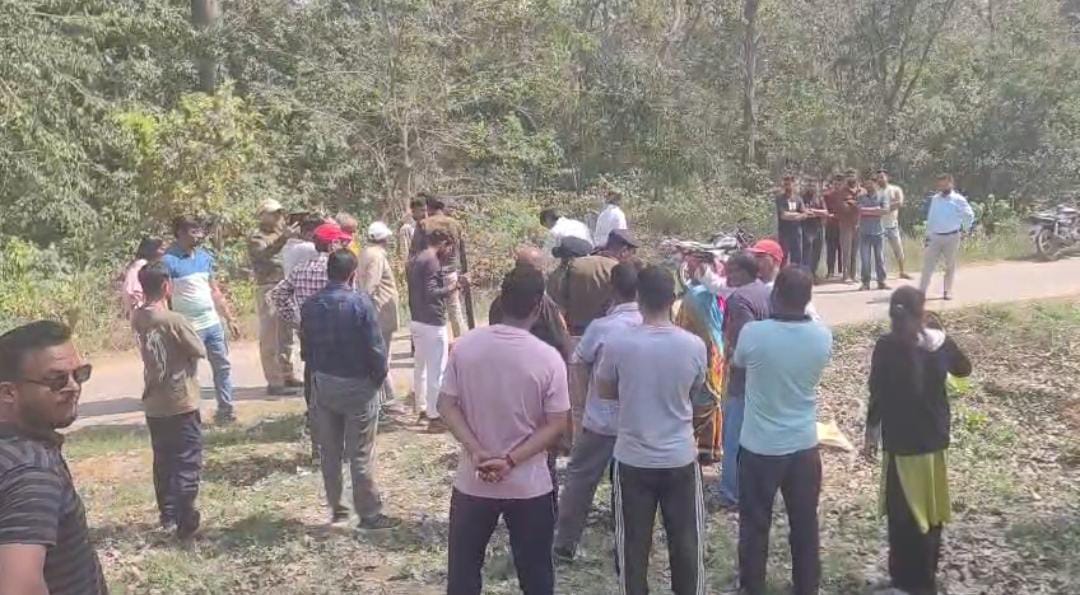 राजस्व विभाग ने विद्युत विभाग को अतिक्रमण मुक्त कर सौपी ज़मीन।स्थान – कालाढूंगी।रिपोर्टर – भगवान मेहरा।