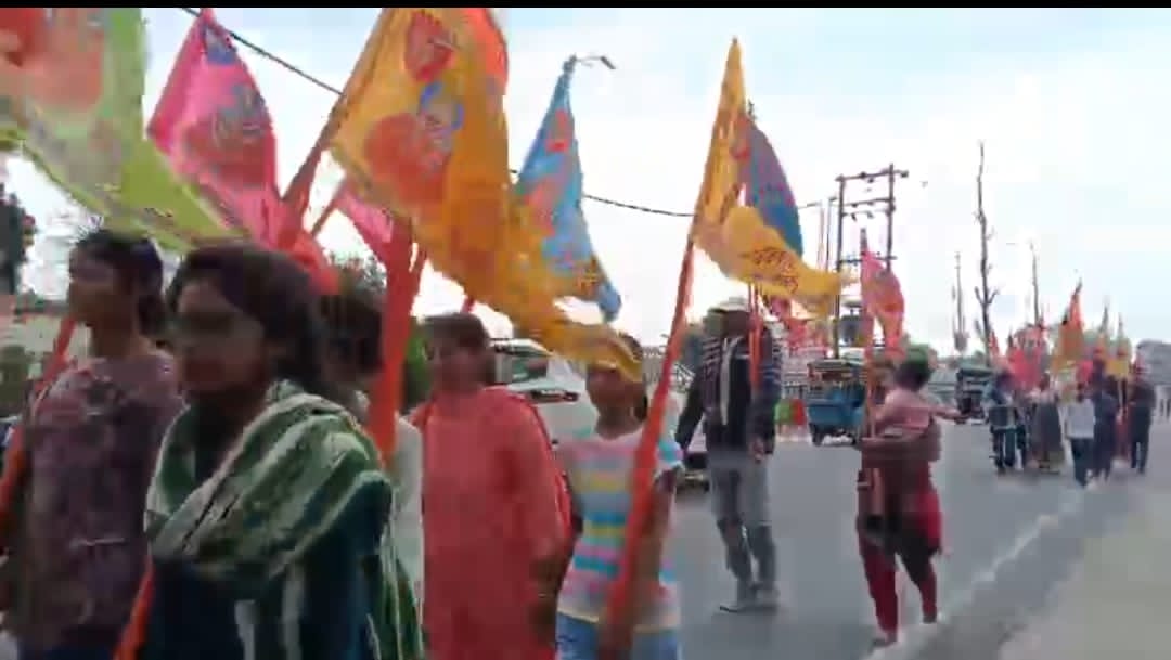 सितारगंज से बरुआ बाग तक भव्य निशान यात्रा, गूंजे बाबा खाटू श्याम के जयकारे
