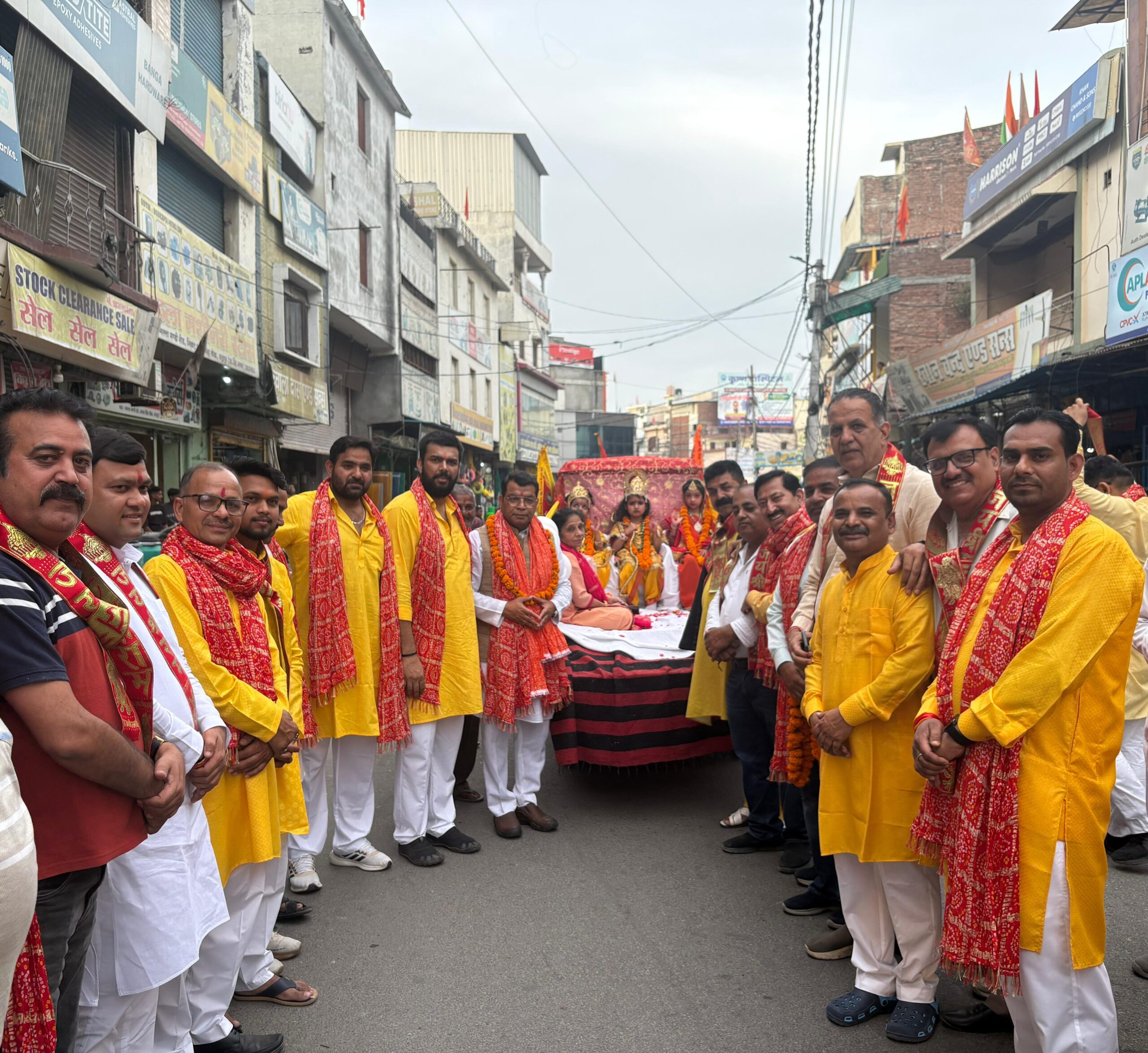 हनुमान जन्मोत्सव की पूर्व संध्या पर आयोजित शोभायात्रा मे शामिल हुऐ विधायक शिव अरोरा