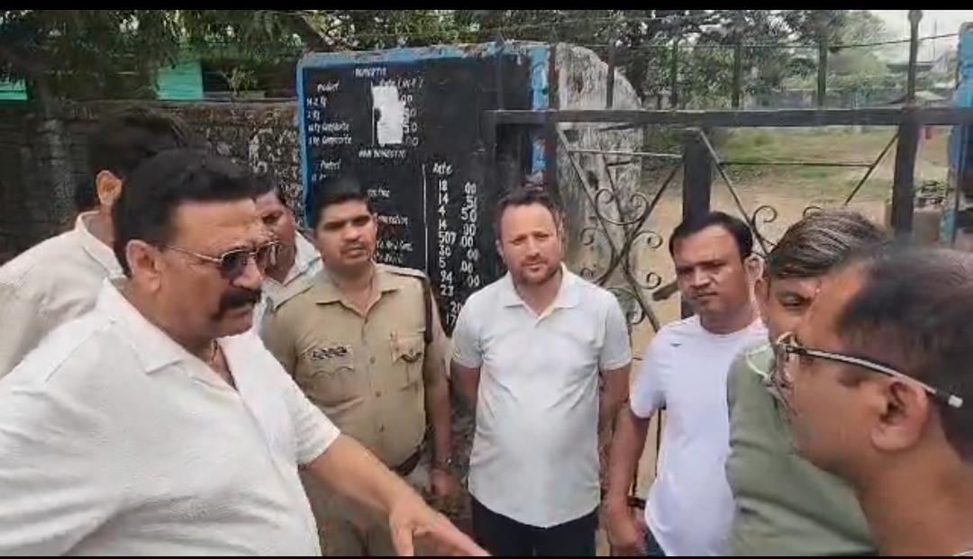 स्लग- शिकायत पर जसपुर विधायक पहुँचे इण्डेन गैस एजेंसी