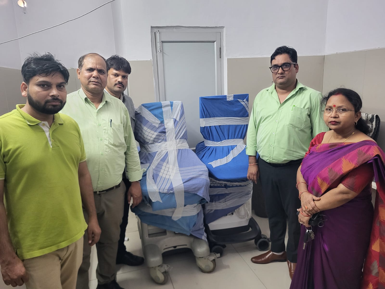 स्वास्थ्य टीम और प्रशासन की संयुक्त निरीक्षण कार्रवाईरुद्रपुर, 09 अप्रैल 2026 – मुख्य चिकित्सा अधिकारी डॉ. के. के. अग्रवाल के निर्देशों के अनुपालन में आज जनपद के रुद्रपुर ब्लॉक में स्वास्थ्य विभाग की पी सी पी एन डी टी टीम ने एक्ट के प्रभावी क्रियान्वयन हेतु सघन चेकिंग अभियान चलाया ।09 अल्ट्रासाउंड केंद्रों का औचक निरीक्षण, अवैध लिंग चयन के खिलाफ सख्त रुखनिरीक्षण दल में प्रशासनिक और चिकित्सा विशेषज्ञों की इस संयुक्त टीम का नेतृत्व डॉ एस. पी. सिंह नोडल अधिकारी पी.एन.डी. टी. ओर प्रभारी नायब तहसीलदार राधे श्याम राणा के साथ राजस्व विभाग से लेखपाल अमित पांडे, सामाजिक क्षेत्र आई. एस.डी से विशेषज्ञ बिंदु वासिनी , जिला समन्वयक प्रदीप महर और अधिशासी सहायक गोपाल आर्य ने किया। टीम ने क्षेत्र के 09 प्रमुख अल्ट्रासाउंड और डायग्नोस्टिक केंद्रों का औचक निरीक्षण कर व्यवस्थाओं का जायजा लिया।