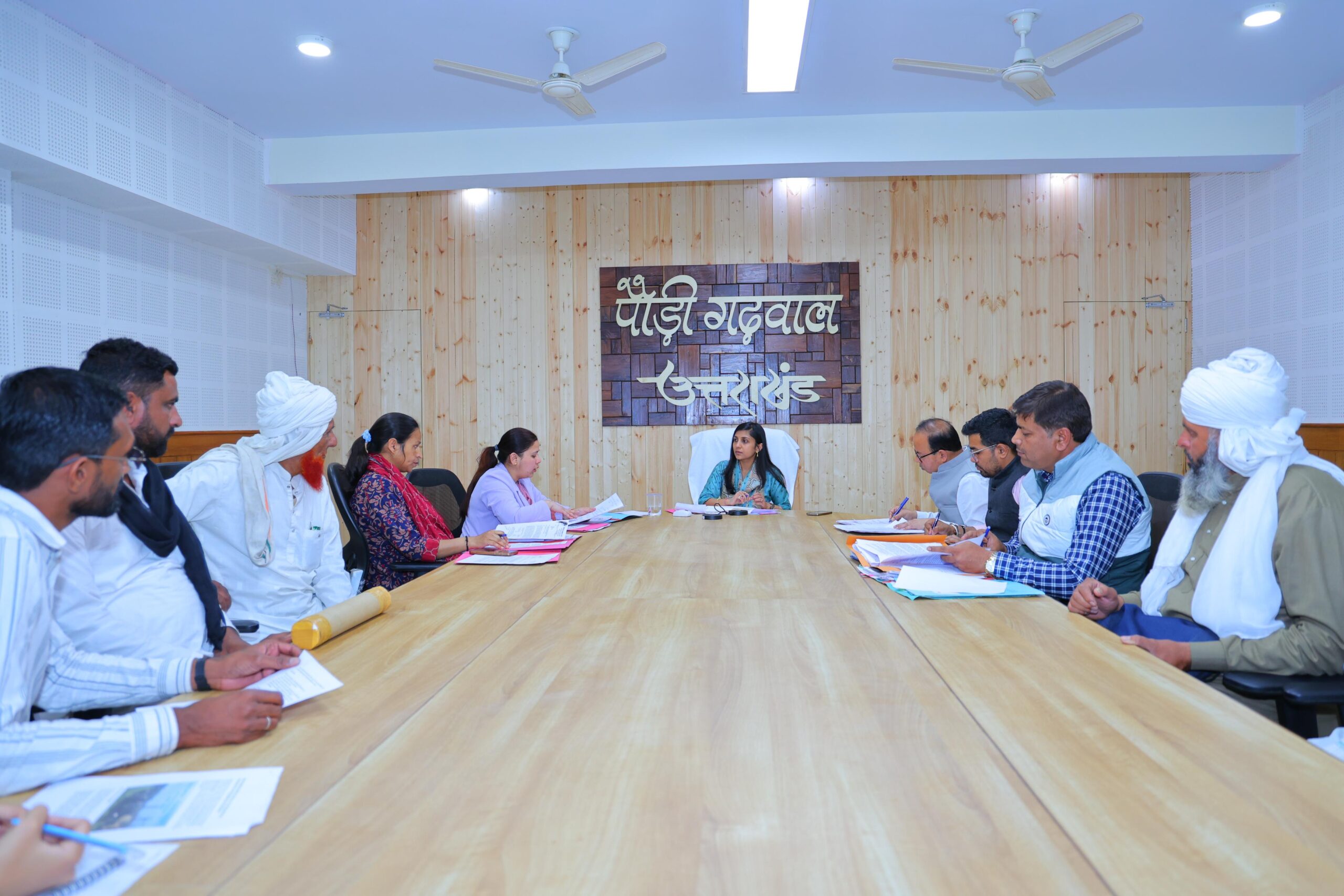 वन अधिकार अधिनियम के प्रभावी क्रियान्वयन हेतु समीक्षा बैठक,हितधारकों से संवाद में वन गुज्जरों के अधिकारों के संरक्षण पर विशेष जोर
