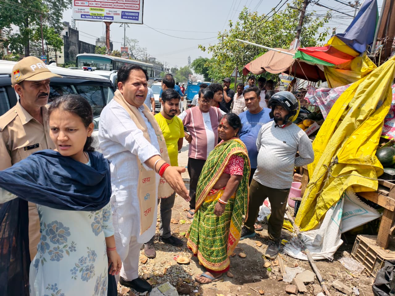 जाम से मुक्ति के लिए सड़कों पर चला निगम का पीला पंजा
