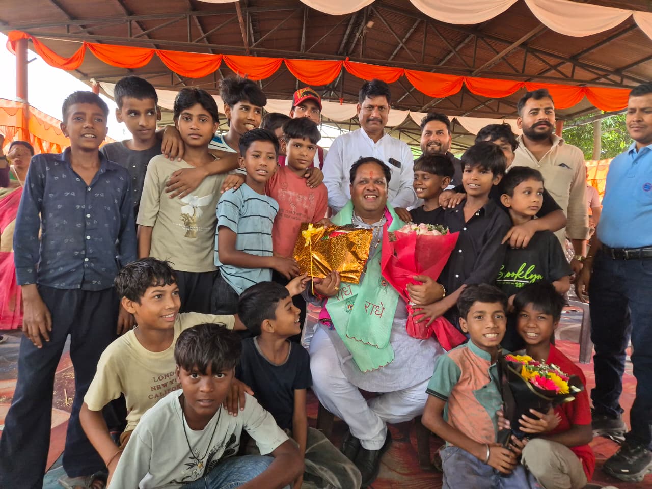 उत्सव में बदला महापौर विकास शर्मा का जन्मदिन