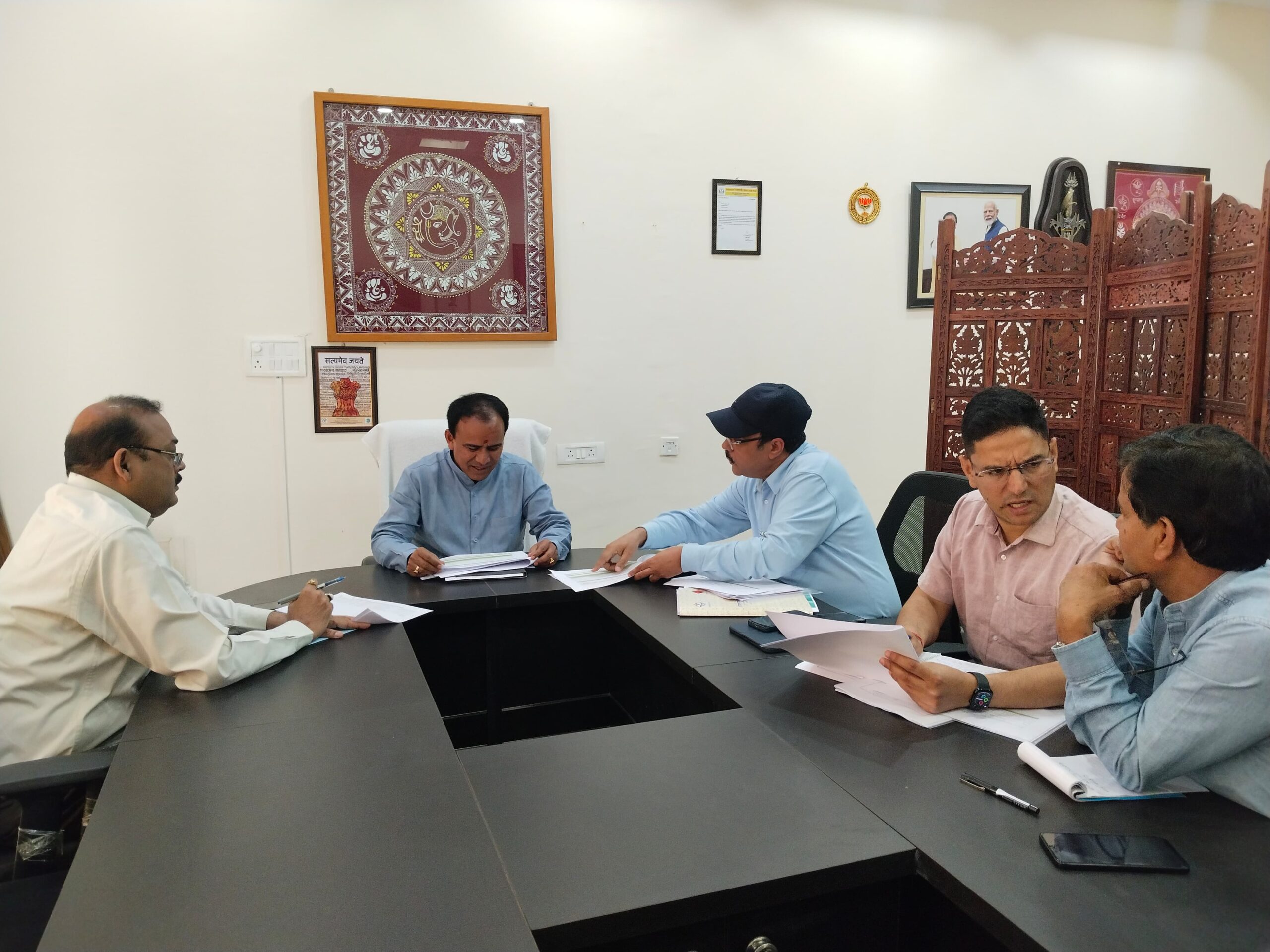 श्रीनगर विधानसभा क्षेत्र में आपदा से क्षतिग्रस्त सड़कों का हो शीघ्र निर्माण–डॉ.धन सिंह रावत