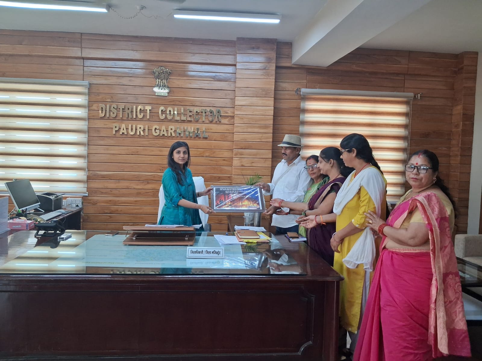 ड्रोन और सेंसर तकनीक से बचेगा उत्तराखंड का जंगल-देवेन्द्र गौड़ ने जिलाधिकारी को सौंपा संरक्षण का अभिनव प्रस्ताव