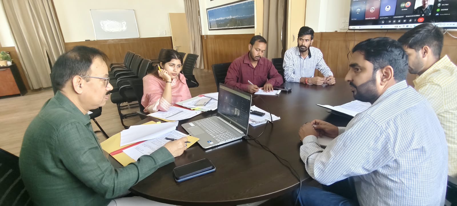 जिला गंगा समिति की बैठक में गंगा संरक्षण,स्वच्छता एवं ठोस अपशिष्ट प्रबंधन कार्यों की समीक्षा