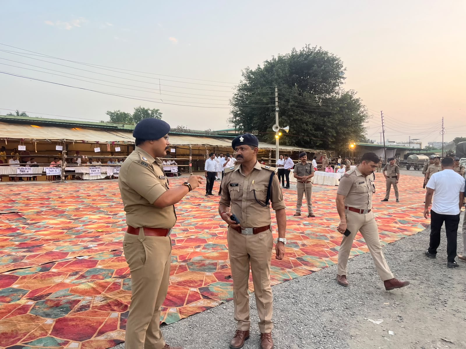 🔶 नगर पालिका निर्वाचन (किच्छा एवं सिरौलीकलां) को लेकर एसएसपी अजय गणपति ने किया स्ट्रांग रूम का निरीक्षण, सुरक्षा व्यवस्था का लिया जायजा।