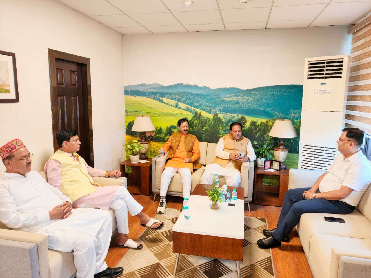शहरी विकास सचिव से मिले महापौर विकास शर्मा