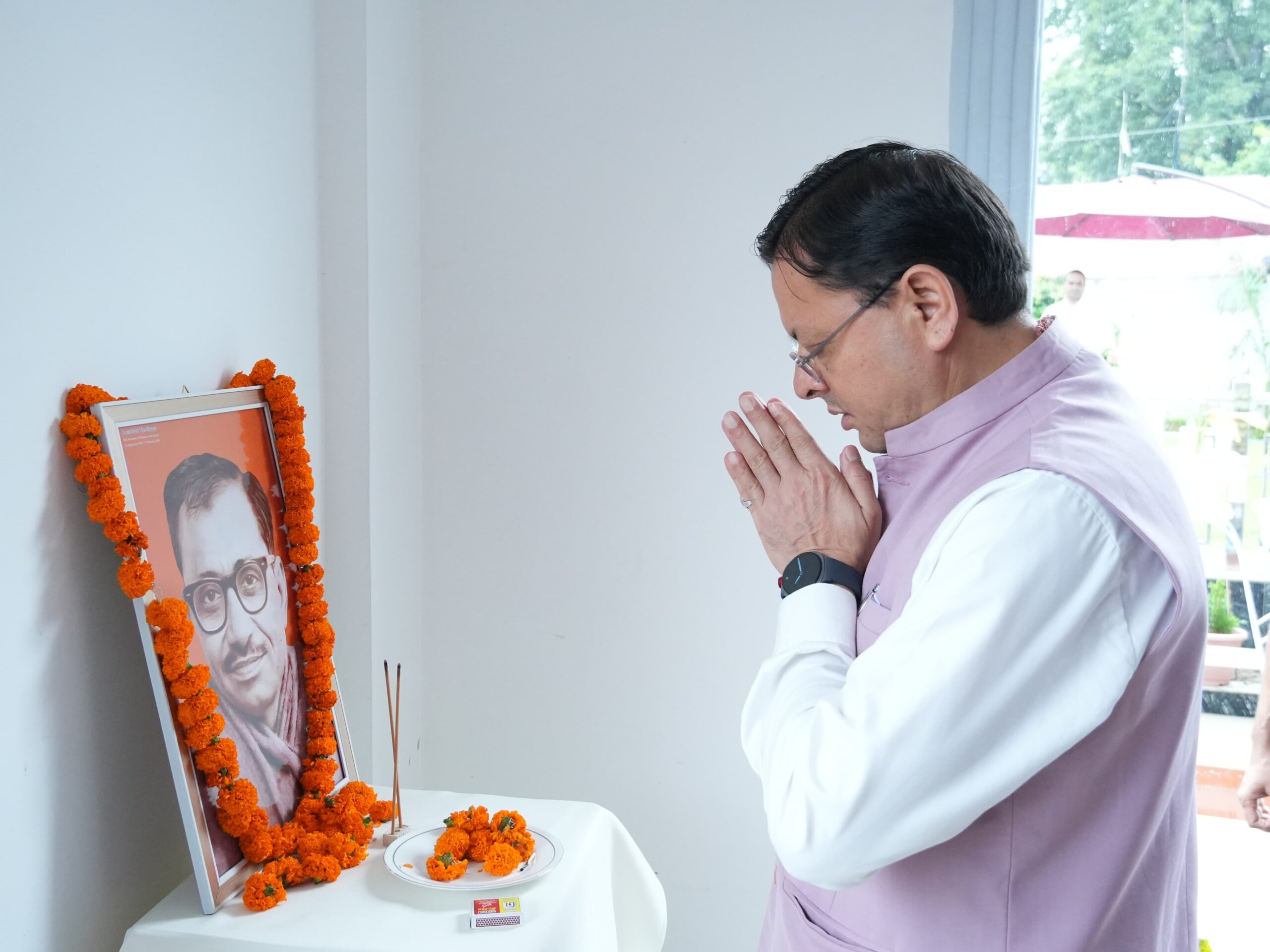 मुख्यमंत्री ने पंडित दीनदयाल उपाध्याय की जयंती पर दी श्रद्धांजलि,चित्र पर पुष्प अर्पित कर किया नमन।