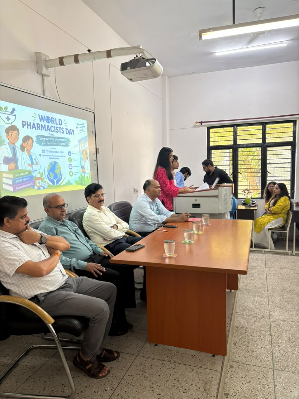 गढ़वाल विश्वविद्यालय में विश्व फार्मासिस्ट्स दिवस की धूम-नवाचार और कृत्रिम बुद्धिमत्ता से साक्ष्य-आधारित स्वास्थ्य सेवाओं को नई दिशा देने का आह्वान