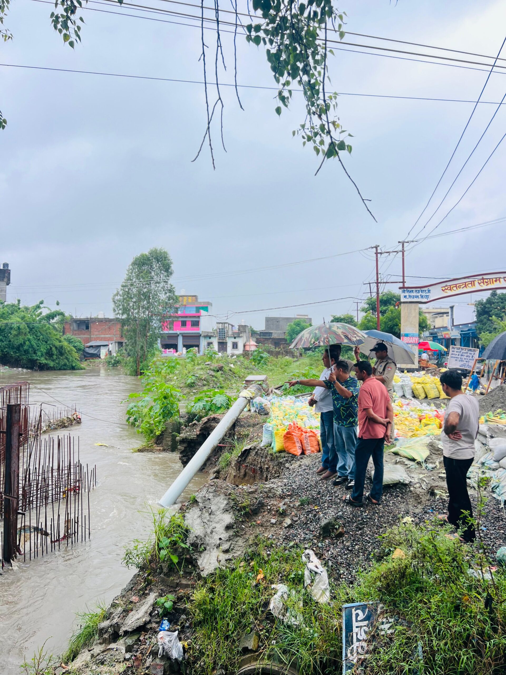 बारिश के बीच महापौर ने तीन पानी डैम और कल्याणी नदी क्षेत्र का किया निरीक्षण