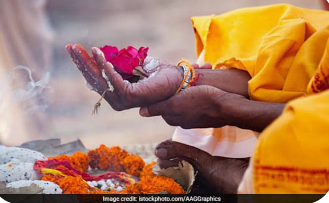 पितृ पक्ष पर विशेषपितरों के मोक्ष का सरल मार्ग है- पिण्डदान