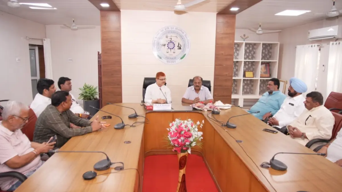 प्रगतिशील किसानों ने पंतनगर विश्वविद्यालय की कृषि एवं तकनीकी पहलों की जानकारी ली