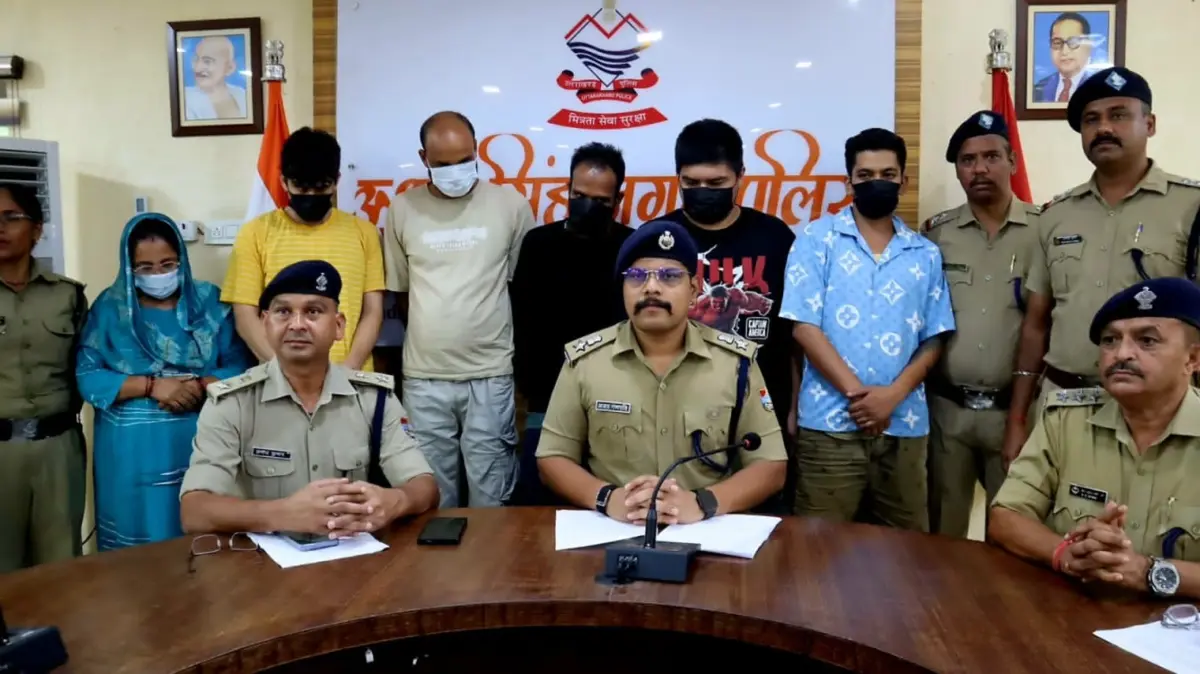 मा0 मुख्यमंत्री के नशा मुक्त उत्तराखंड अभियान को धरातल पर उतारती ऊधम सिंह नगर पुलिस, एसएसपी अजय गणपति के नेतृत्व में नशा तस्करों पर करारा प्रहार।