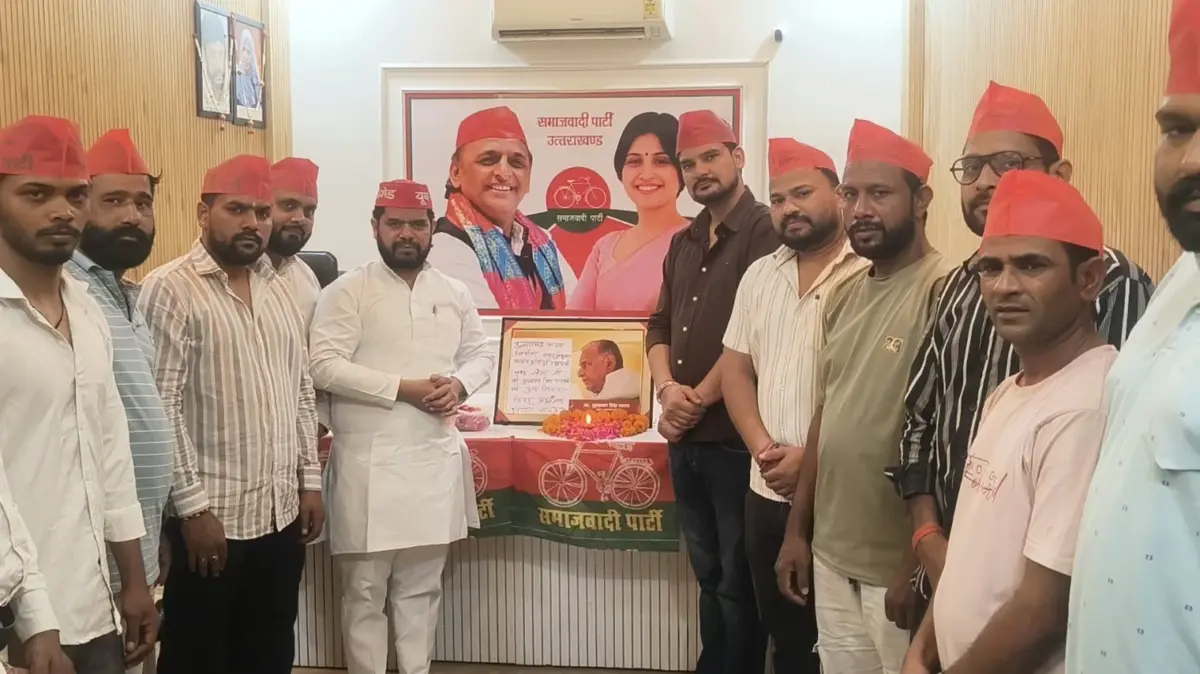 बाजपुर में सपा कार्यकर्ताओं ने श्रद्धापूर्वक मनाई नेताजी मुलायम सिंह यादव की चौथी पुण्यतिथि