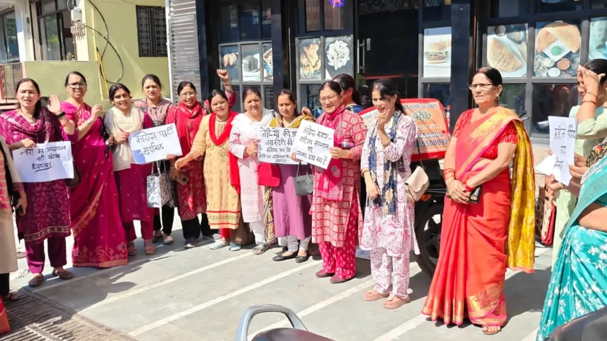 महिला सम्मान और सुरक्षा के मुद्दे पर श्रीनगर में गरजी भाजपा महिला मोर्चा-कांग्रेस सांसद के खिलाफ जोरदार प्रदर्शन